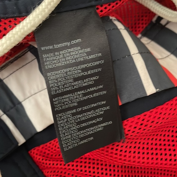 Tommy Hilfiger men’s bathing suit size xxl. Snap Velcro waist with drawstring. - Picture 4 of 9